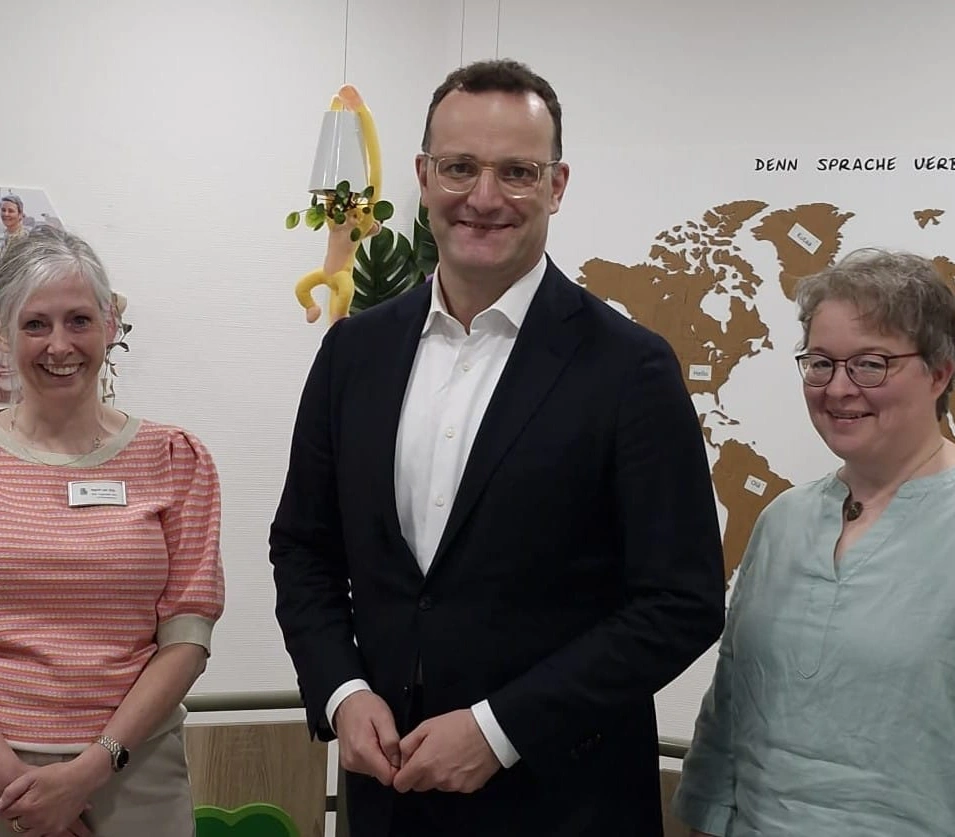Jens Spahn (MdB) mit Praxisinhaberinnen